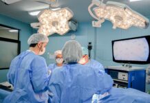 IgesDF abre seleção para médicos e engenheiro clínico com salários de até R$ 12,7 mil