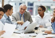 Três armadilhas silenciosas no julgamento do líder que você precisa evitar para ter sucesso