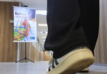 Programa Acolher Eles e Elas completa dois anos de apoio financeiro e emocional a mais de 180 órfãos de feminicídio