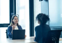 Jovens querem seu feedback – só que estruturado e embasado