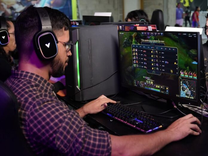 WhatsApp Image 2025-12-16 at 16.18.00 (1)