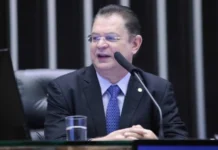 Operação da PF: Caso afeta mais Sóstenes que bolsonarismo, diz especialista