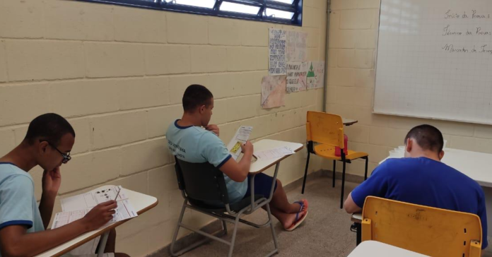 socioeducandos estudando 1 (1)