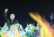 Desfile em homenagem a Lula: partido Novo e Flávio Bolsonaro anunciam ações