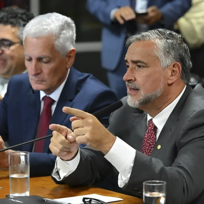 PAULO-PIMENTA-ROGERIO-CORREIA-CPMI-26-03-26