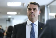 Flávio nega conhecer Vorcaro a banqueiro e, após áudio, não é recebido