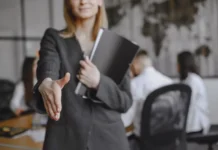 Três ajustes no onboarding que salvam as contratações rápidas e reduzem rotatividade de funcionários
