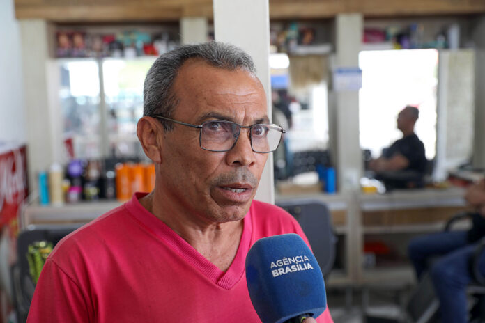 Adenil dos Santos Cabeleireiro