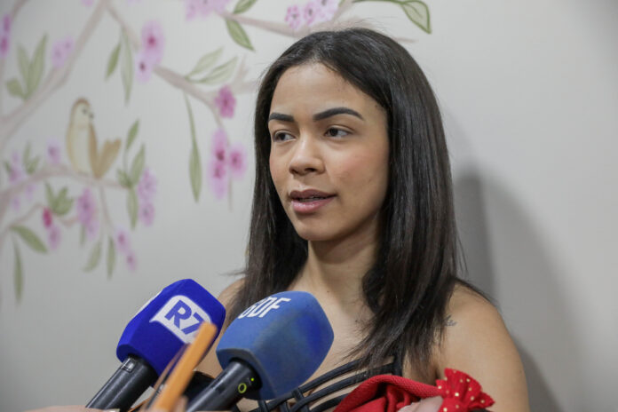 Amanda dos Santos, secretária..jpg