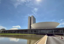 Feriado e Brasil na Copa: Congresso tem semana esvaziada
