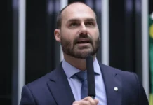 Moraes mantém julgamento de Eduardo Bolsonaro na Primeira Turma