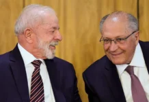 PSB oficializa apoio a Lula e escolha de Alckmin para vice