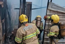 Bombeiros usam 2 mil litros de água para combater incêndio em barraco