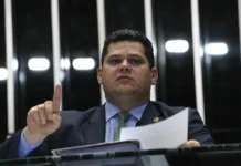 Justiça Federal envia ao STF ação para Senado divulgar visitas de Vorcaro