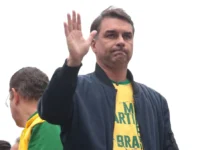 Assessora de Flávio negociou emenda com condenado em caso Marielle
