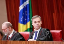 Mendonça detalha a plataformas exclusão de posts sobre Flávio e padroeira